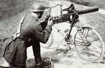 فناوری جنجالی جنگ جهانی اول؛ نصب تیربار روی دوچرخه و نبردی متفاوت