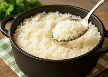 راز داغ برنج کته و آبکش فاش شد؛ کدام یک بیشتر چاق می‌کند؟ / برنج کته یا آبکش؟ حقیقت شوکه‌کننده درباره تأثیر بر وزن + نکات تغذیه‌ای / مقایسه انفجاری برنج‌ها؛ کدام روش پخت خطر چاقی را بیشتر دارد؟