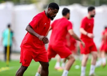 واکنش مبهم هافبک لیگ برتری به پیشنهاد پرسپولیس؛ پاسخ غیرمنتظره به شایعه انتقال / ماجرای پیشنهاد پرسپولیس به ستاره لیگ برتری داغ شد؛ سکوت معنادار هافبک مطرح