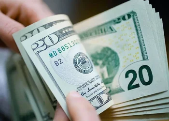 جهش سنگین دلار در آغاز هفته؛ بازار ارز وارد فاز جدید شد + قیمت لحظه‌ای ارزها / قیمت دلار امروز ۲ اسفند ۱۴۰۴ با صعودی کم‌سابقه؛ خریداران غافلگیر شدند / جدول به‌روز نرخ دلار، یورو و درهم + تحلیل روند بازار