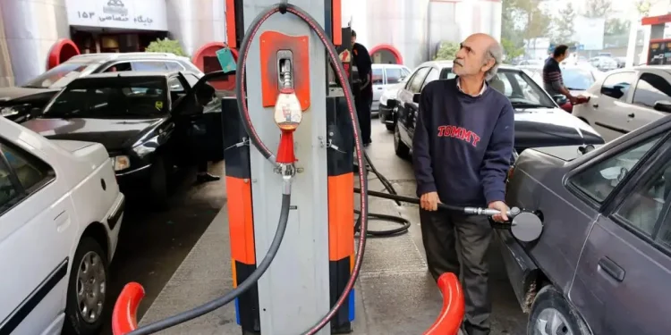 هشدار داغ دولت به مالکان چند خودرو؛ سهمیه بنزین در خطر است / سهمیه بنزین چندخودروها؛ جزئیات رسمی و تبعات مهم خبرساز شد / شوک به دارندگان چند خودرو؛ هشدار سهمیه بنزین و نکات کلیدی برای جلوگیری از مشکلات